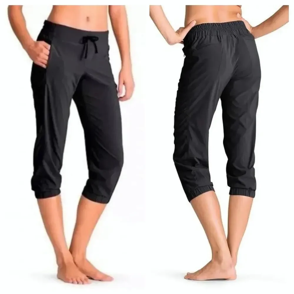 Athleta La Viva Capri Pants 6 Black‎ Ruched Gym Training Workout Athleisure